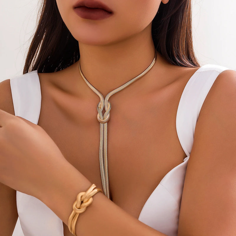 Conjunto Luxuoso: Colar de corrente torcida + Pulseira
