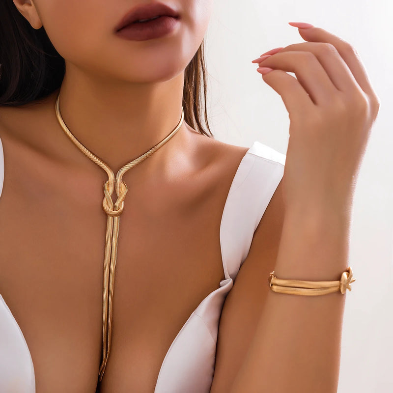 Conjunto Luxuoso: Colar de corrente torcida + Pulseira